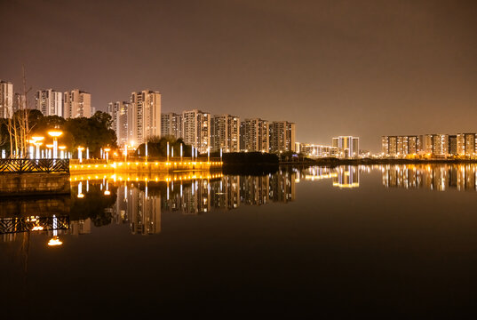 尹山湖夜景