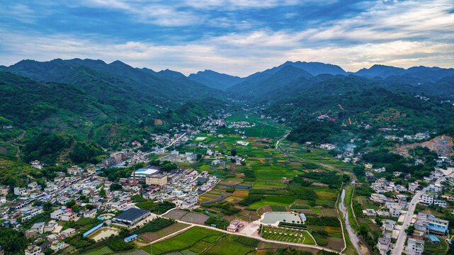 航拍四川宜宾高县村落傍晚风景