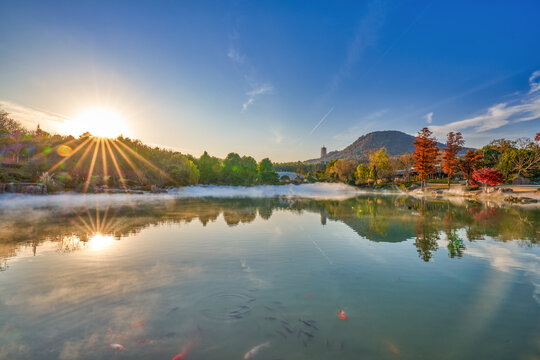 湖泊夕阳