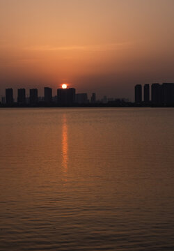 日落尹山湖