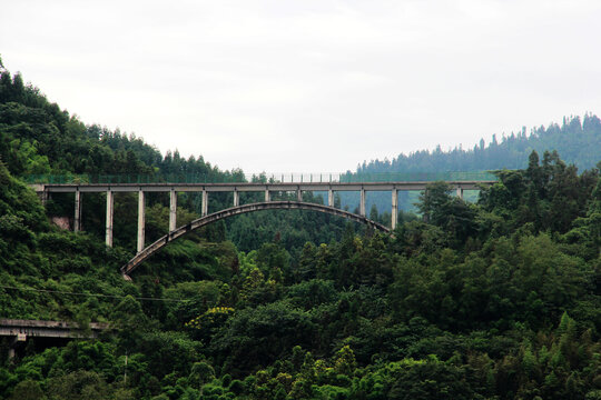 山村天桥