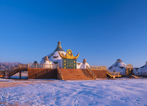 敕勒川草原蒙古包冬季