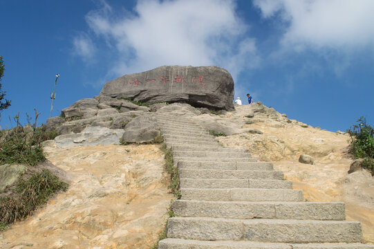 鹏城第一峰原片直出