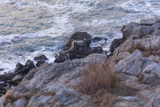 海岸礁石浪花