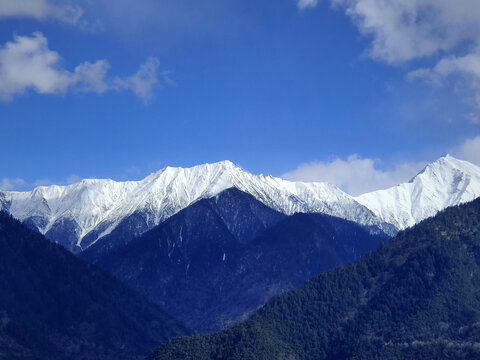 雅鲁藏布大峡谷雪山