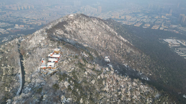 无锡惠山雪后航拍山顶