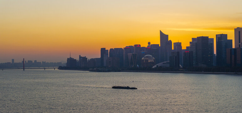 杭州市钱塘江滨江两岸夕阳风光