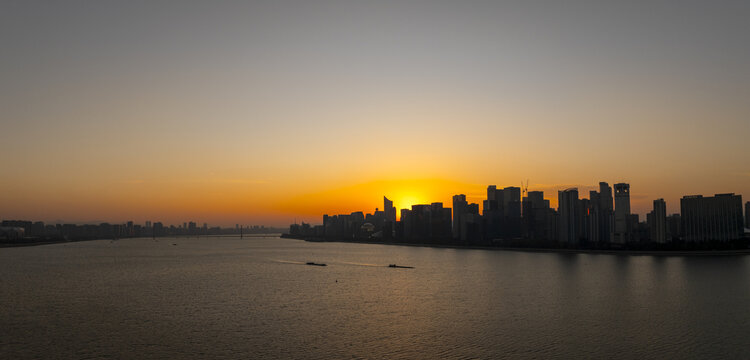 杭州市钱塘江滨江两岸夕阳风光