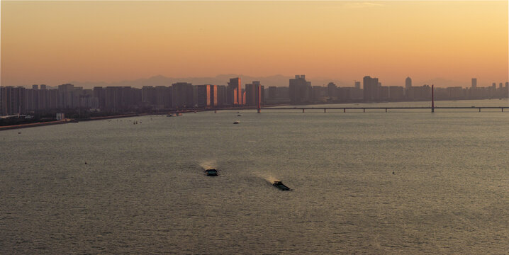 杭州市钱塘江滨江两岸夕阳风光