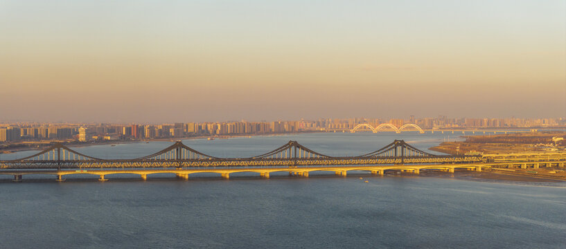 杭州市钱塘江滨江两岸夕阳风光