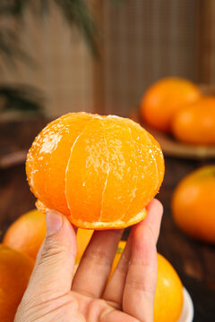 深底上的爱媛果冻橙