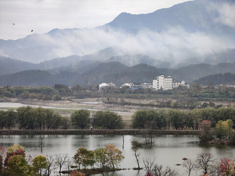 罗田天堂湖水上红叶10