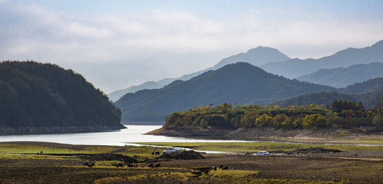 罗田天堂湖水上红叶86