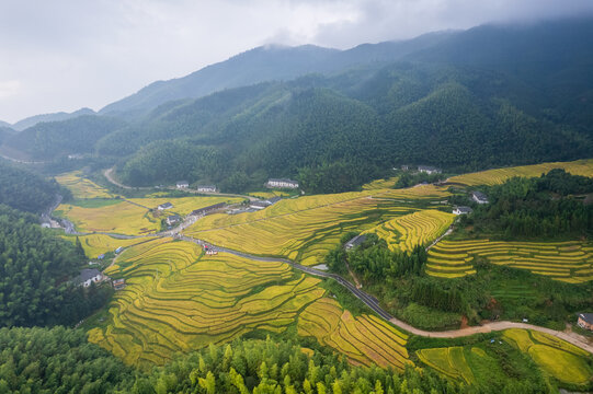 上堡梯田风光