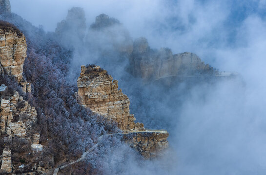 河北涞源白石山雪景云海