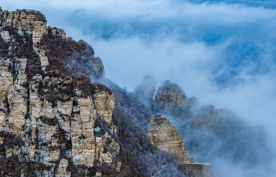 河北涞源白石山雪景云海