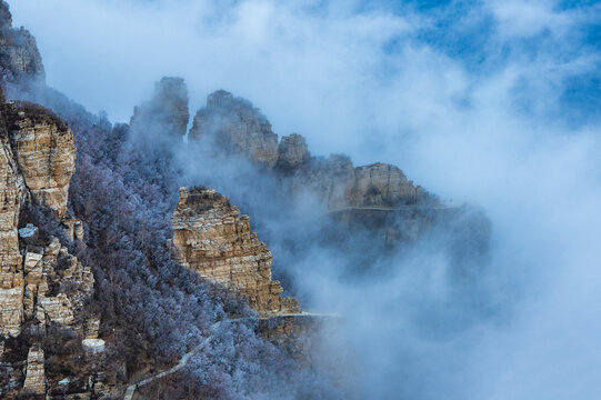 河北涞源白石山雪景云海