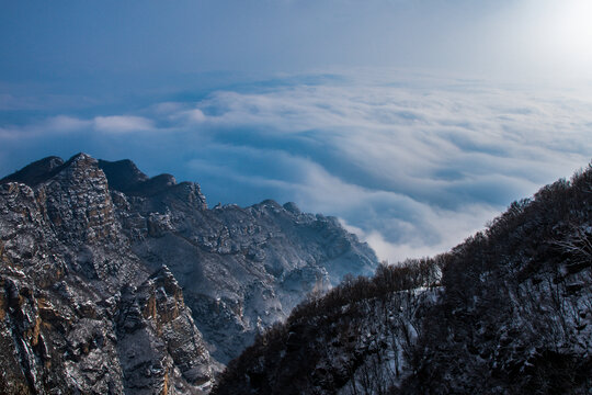 河北涞源白石山雪景云海