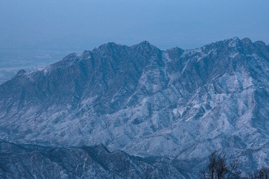 山区山峰雪景