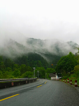 巴山烟雨