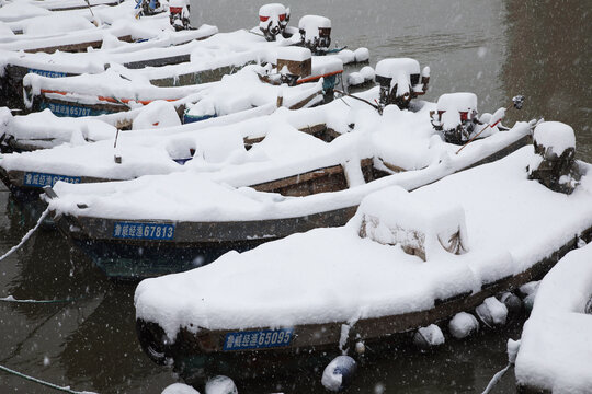 雪中渔船