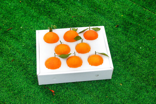 礼盒里的红美人柑橘