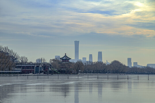 北京什刹海与中国尊