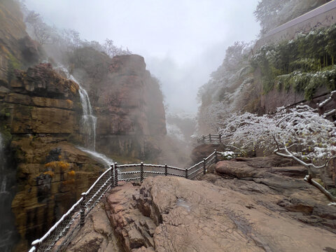 云台山红石峡雪景