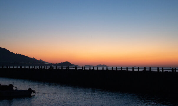 海上日出