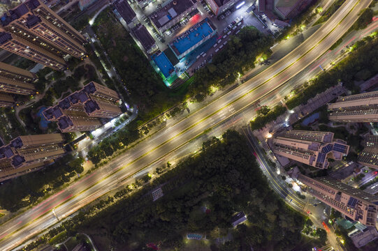 夜晚回龙路城市道路慢门摄影