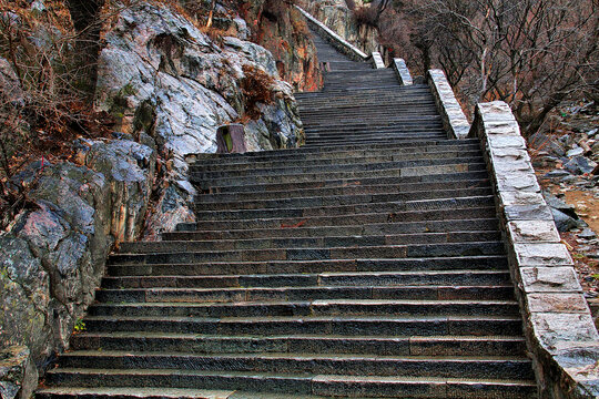 泰山十八盘登山石台阶