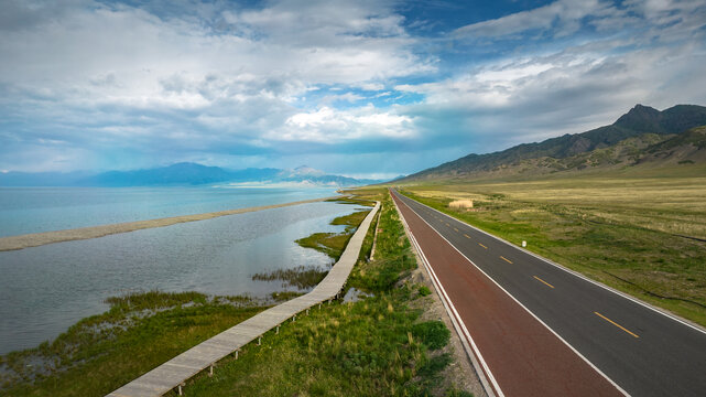 新疆赛里木湖景区公路