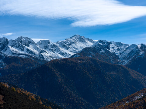 雅拉雪山风光