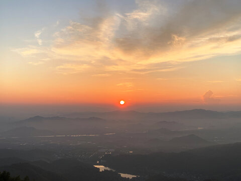 日出山头