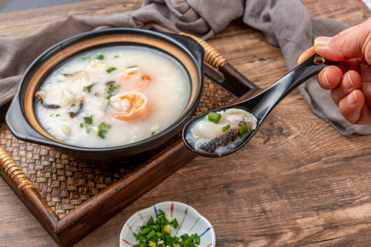 黑鱼片粥里黑鱼片特写