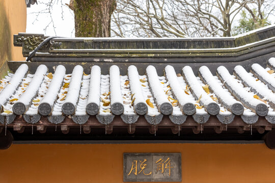 寺庙解脱雪景