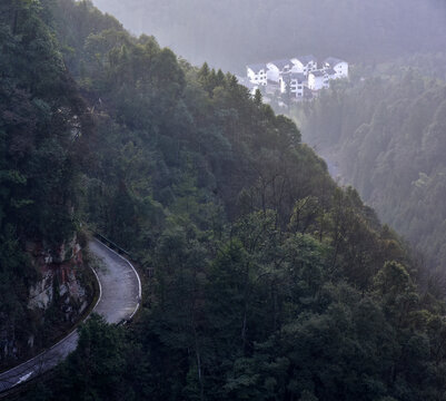 山间的公路