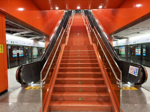 橙色地铁楼梯