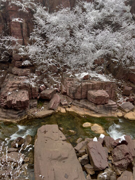 云台山红石峡雪景