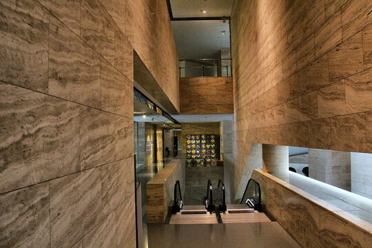 山东美术馆走廊电梯