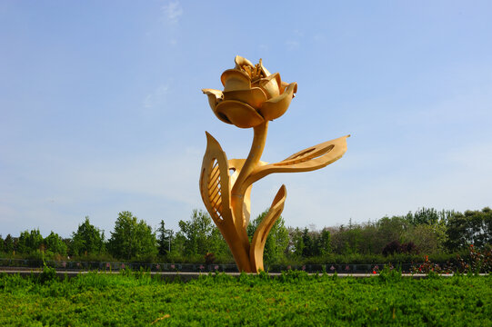 金色玫瑰雕塑