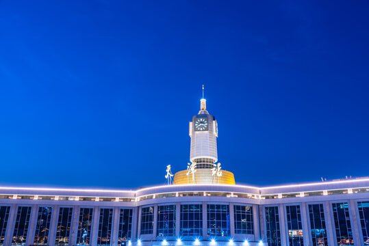 中国天津站建筑外部夜景