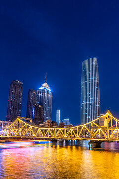 天津津湾广场的天津解放桥夜景