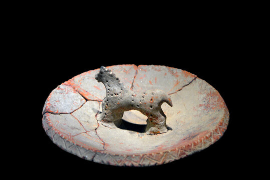 印度河流域文物马形柄陶器盖
