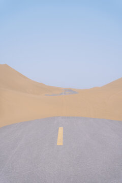 内蒙古阿拉善盟沙漠掩埋公路