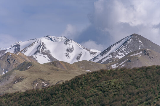 青海省阿尼玛卿山地质公园雪山