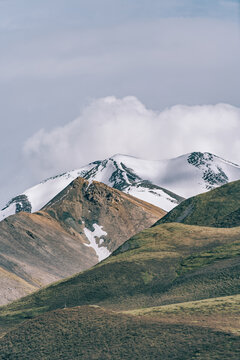 青海果洛州阿尼玛卿雪山高原山地