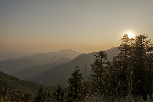 傍晚夕阳山景