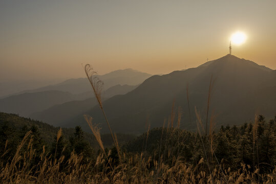 傍晚夕阳山景