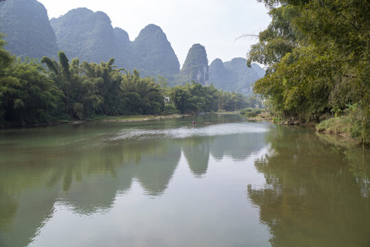 山景河流